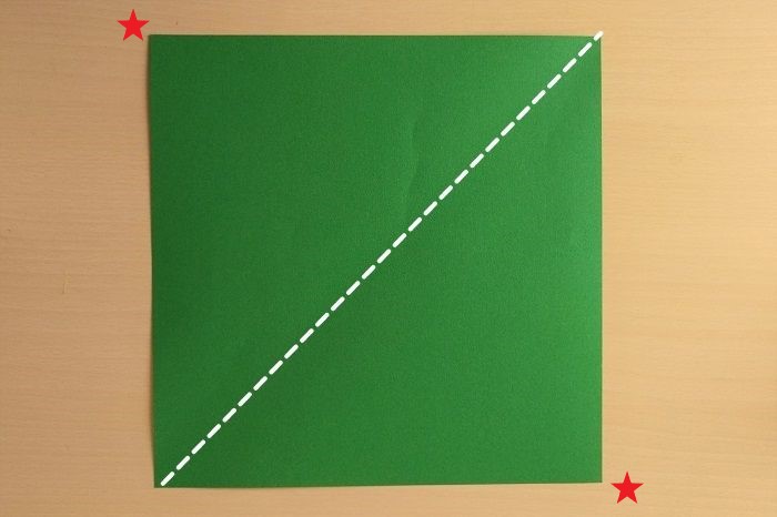 ペーパークラフトの立体クリスマスツリーの折り方手順１