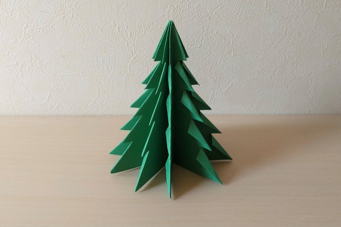 ペーパークラフトの立体クリスマスツリー完成写真