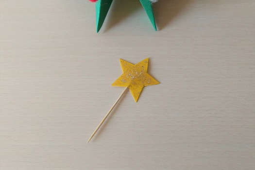 ペーパークラフトの立体クリスマスツリーの星飾りの作り方