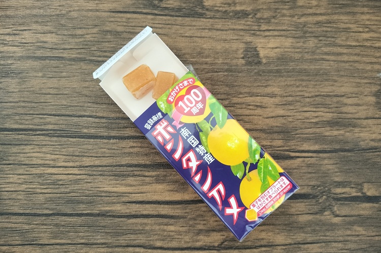 ボンタンアメのパッケージと中身の写真